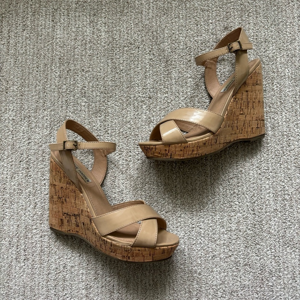 Steve Madden Takkenn Tan Beige Patent Platform Wedge Sandals 8.5